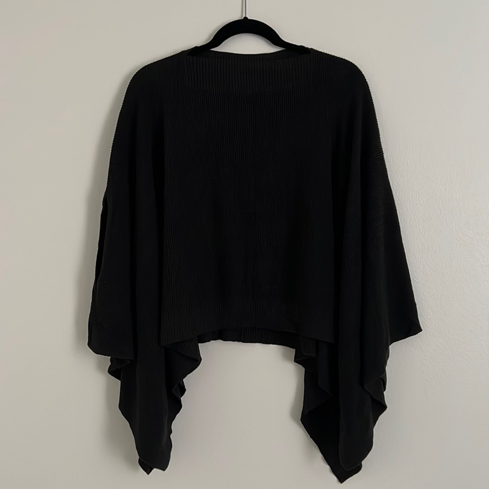 Lululemon sweater-cover  🖤. One size